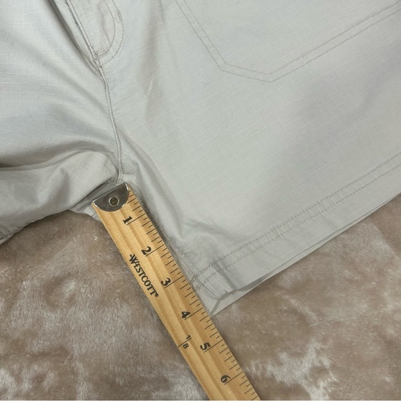 Eddie Bauer Adventure Ripstop Shorts Womens sz  8P Beige Hiking Outdoor new walk - Picture 13 of 16